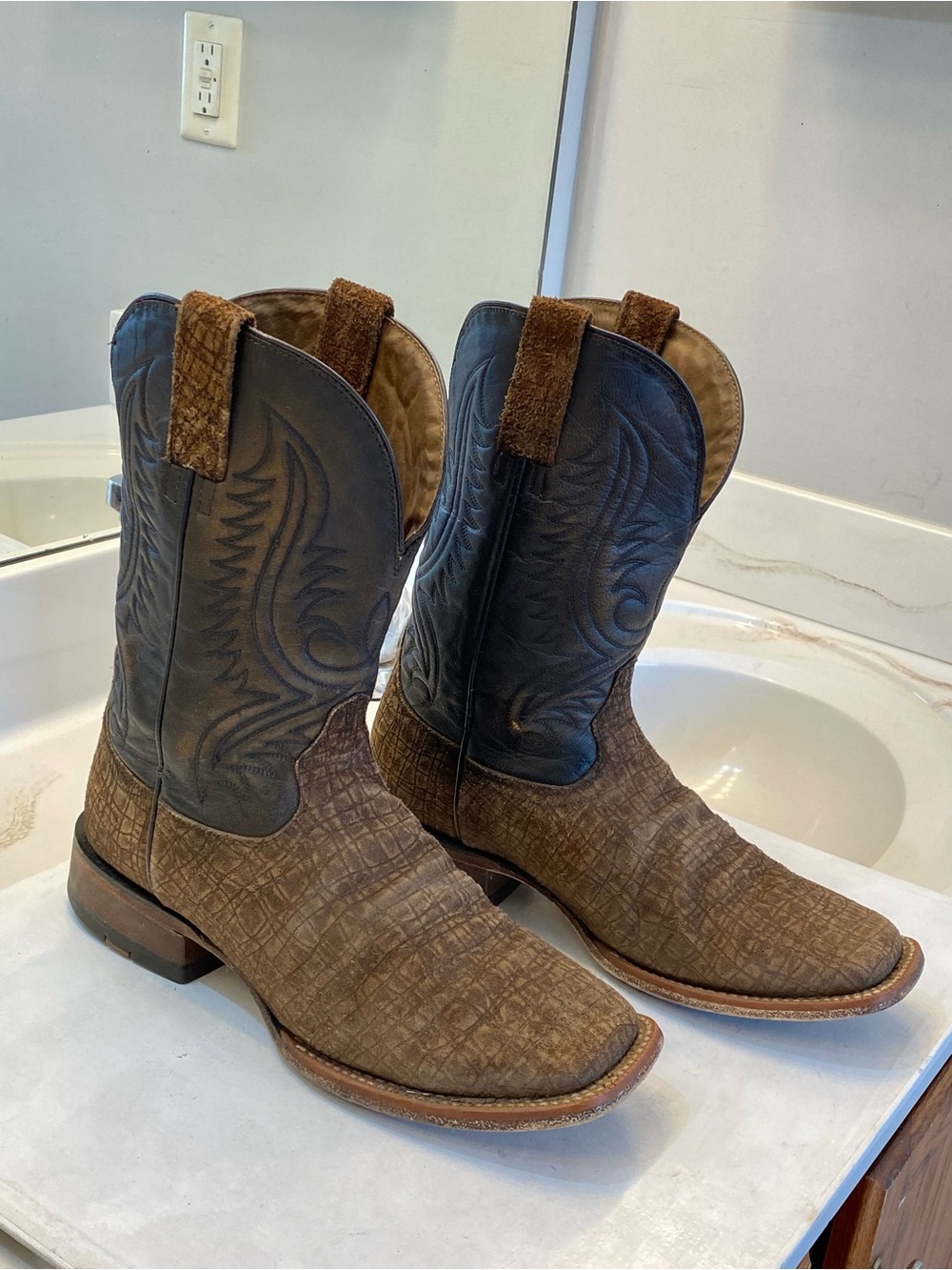 ARIAT Men’s Circuit Paxton cowboy boot size 9.5EE great condition good bottom